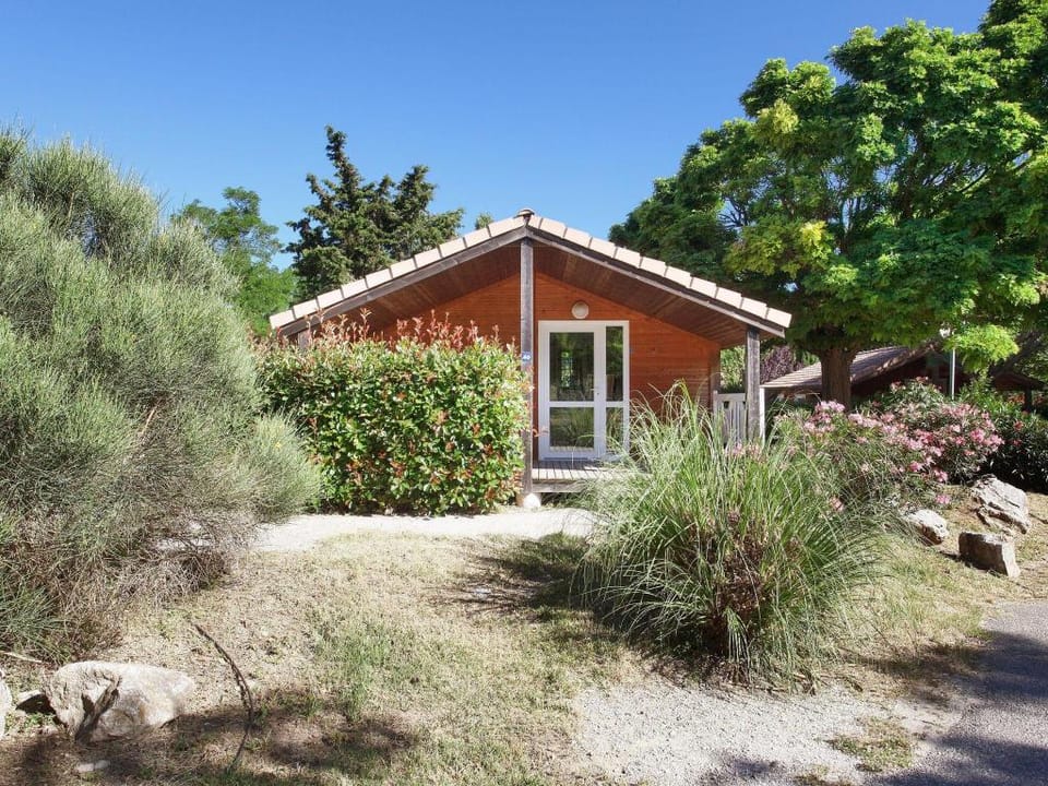 Pleasant chalet with covered terrace Vacation rental in Carnoux-en-Provence