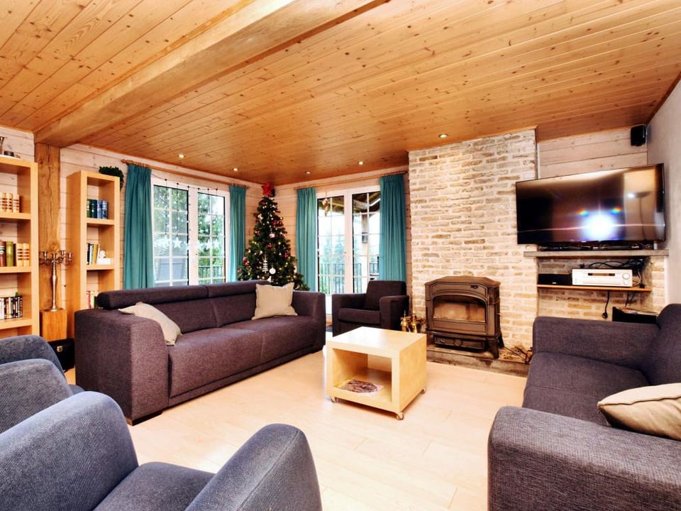 Atmospheric chalet with sauna and jacuzzi Vacation rental in Wallonia, Belgium