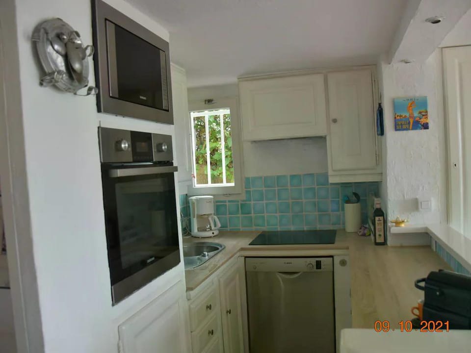 Rural villa with shared pool and tennis court Vacation rental in Mandelieu-La Napoule