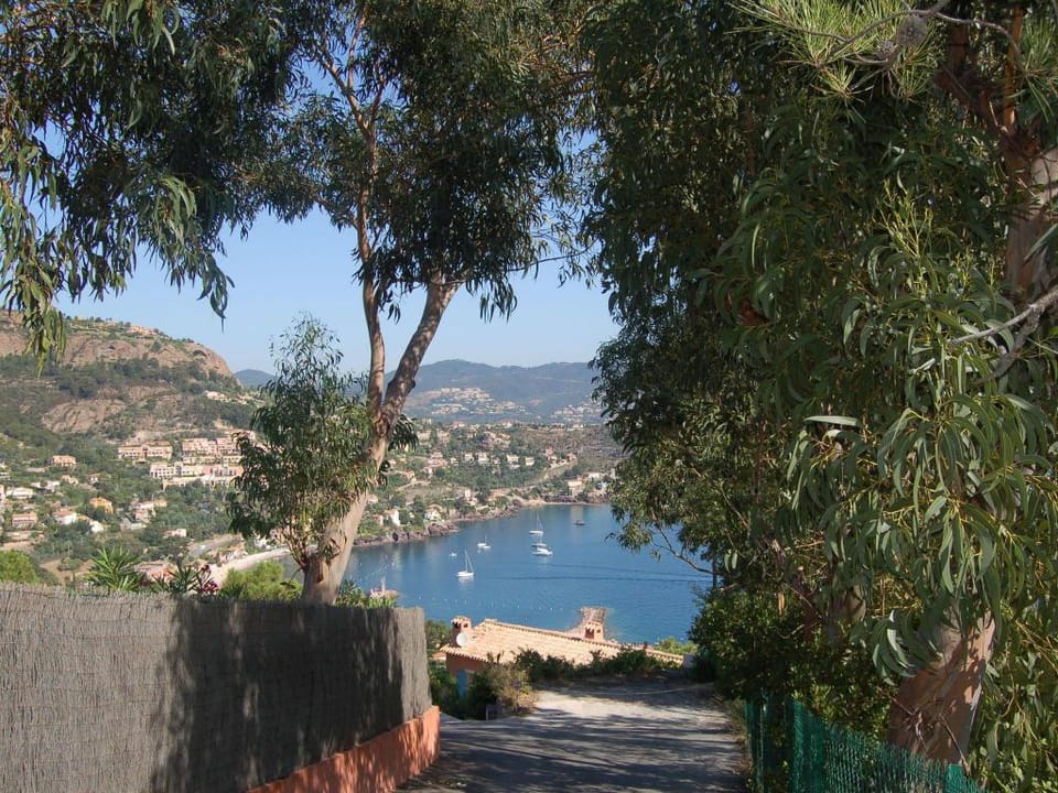 Rural villa with shared pool and tennis court Vacation rental in Mandelieu-La Napoule