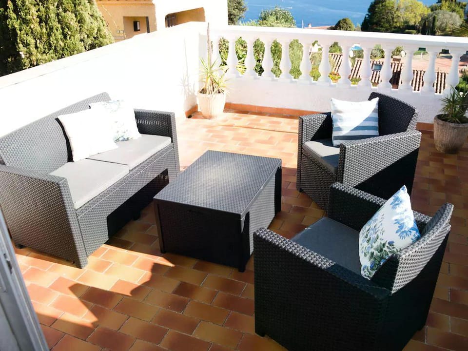 Rural villa with shared pool and tennis court Vacation rental in Mandelieu-La Napoule