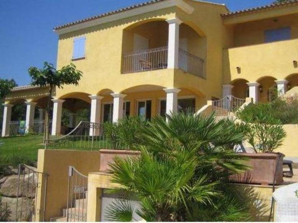 Villa in Le Muy with Private Pool and Lake Villa in French Riviera