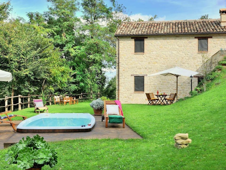 Luxury Stay with Garden Villa in Marche