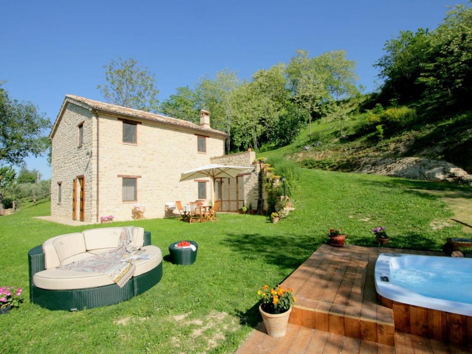 Luxury Stay with Garden Villa in Marche