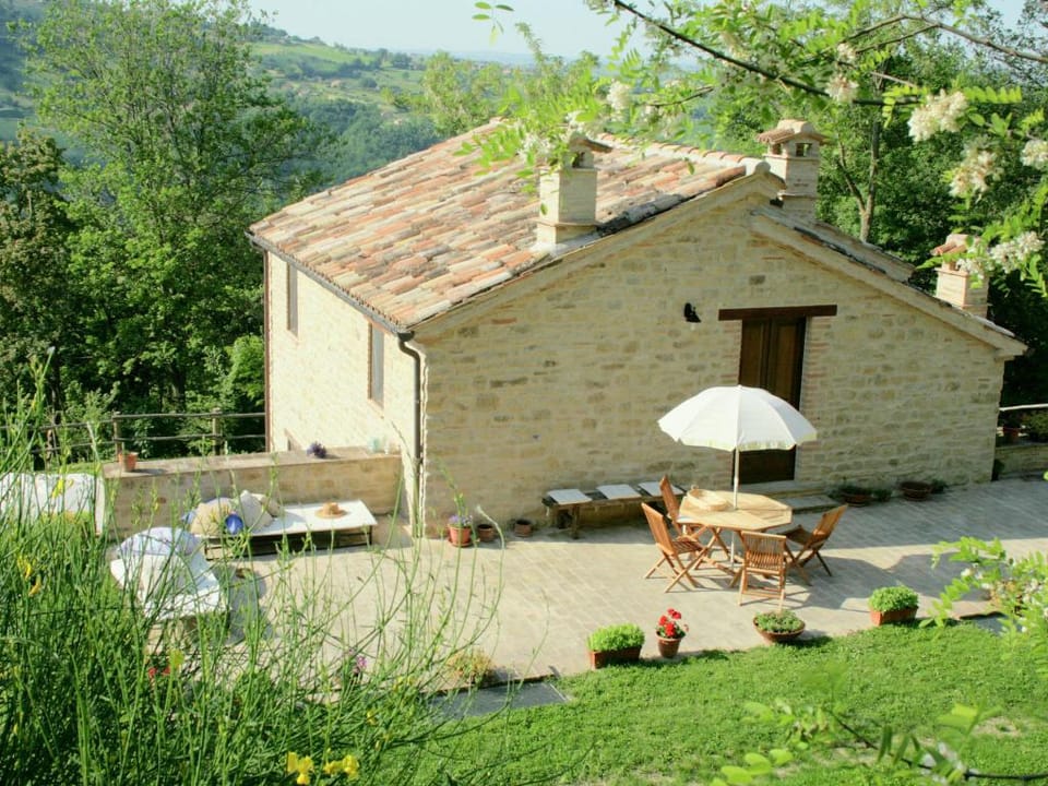 Luxury Stay with Garden Villa in Marche