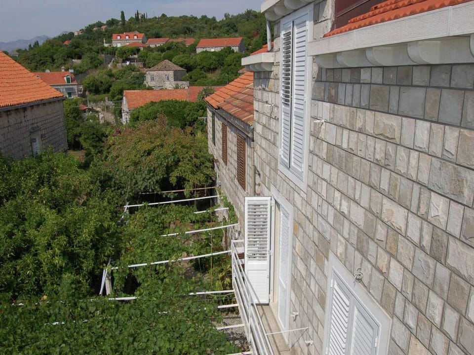 Courtyard Stay in Town Apartment in Lopud