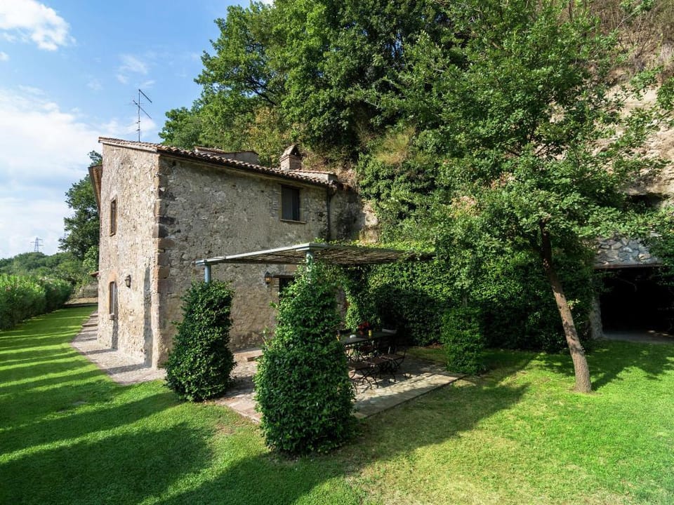 Villa in Rome with Pool  Garden Villa in Umbria