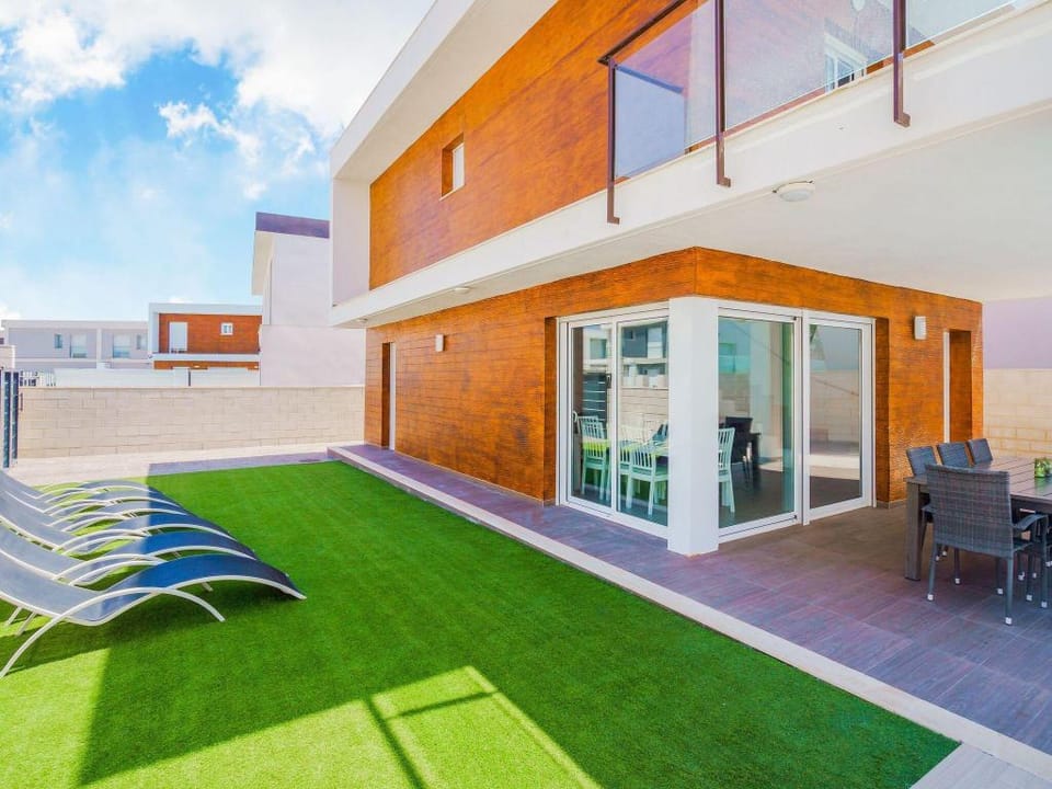 Sunny Villa with Private Pool Villa in Alacantí