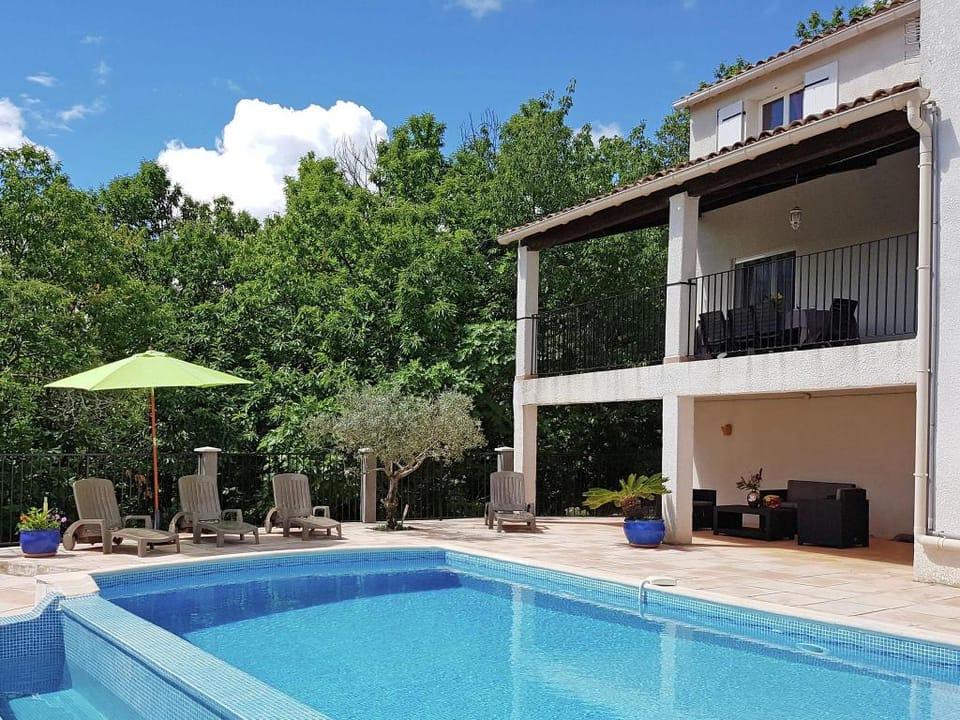 Courry Views Pool  Nature Villa in Auvergne-Rhône-Alpes
