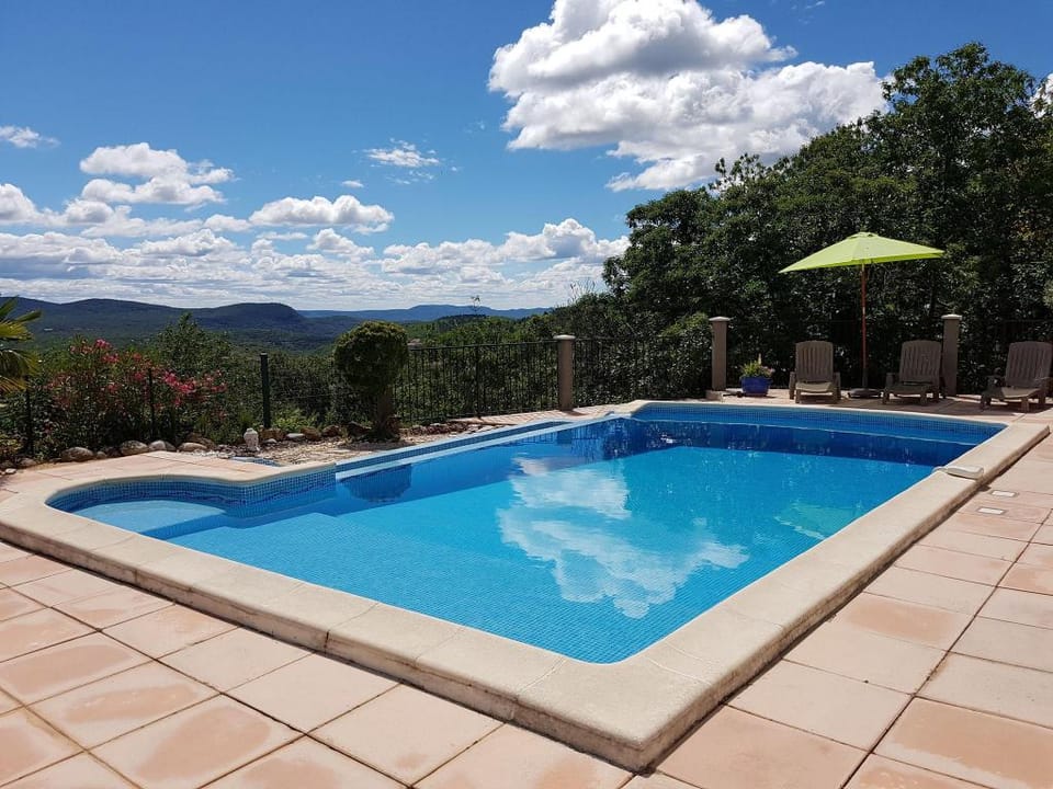 Courry Views Pool  Nature Villa in Auvergne-Rhône-Alpes