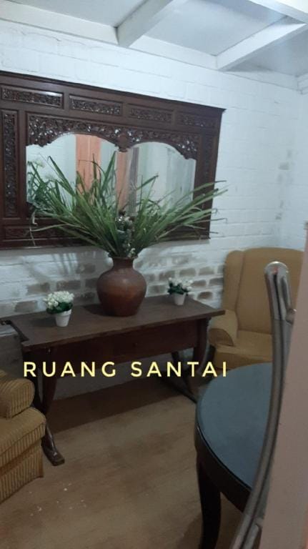 Villa ellouis Villa in Lembang