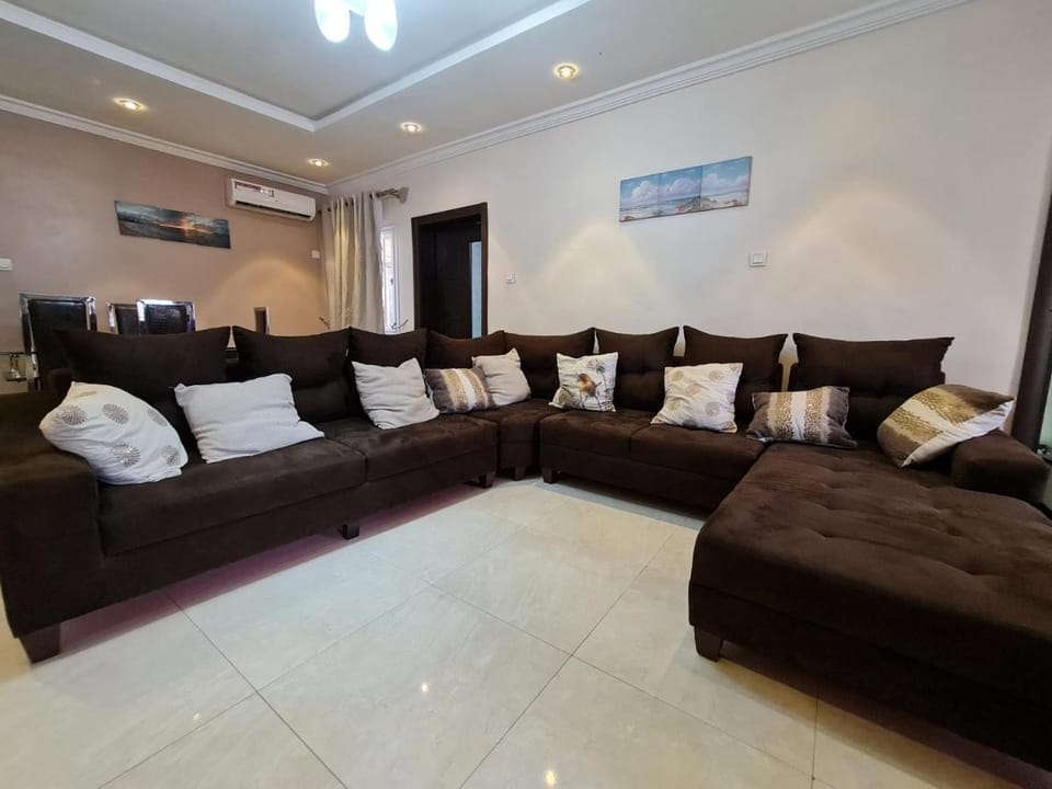Lovely 3-Bedroom around Ogba, ikeja, Lagos. Vacation rental in Lagos
