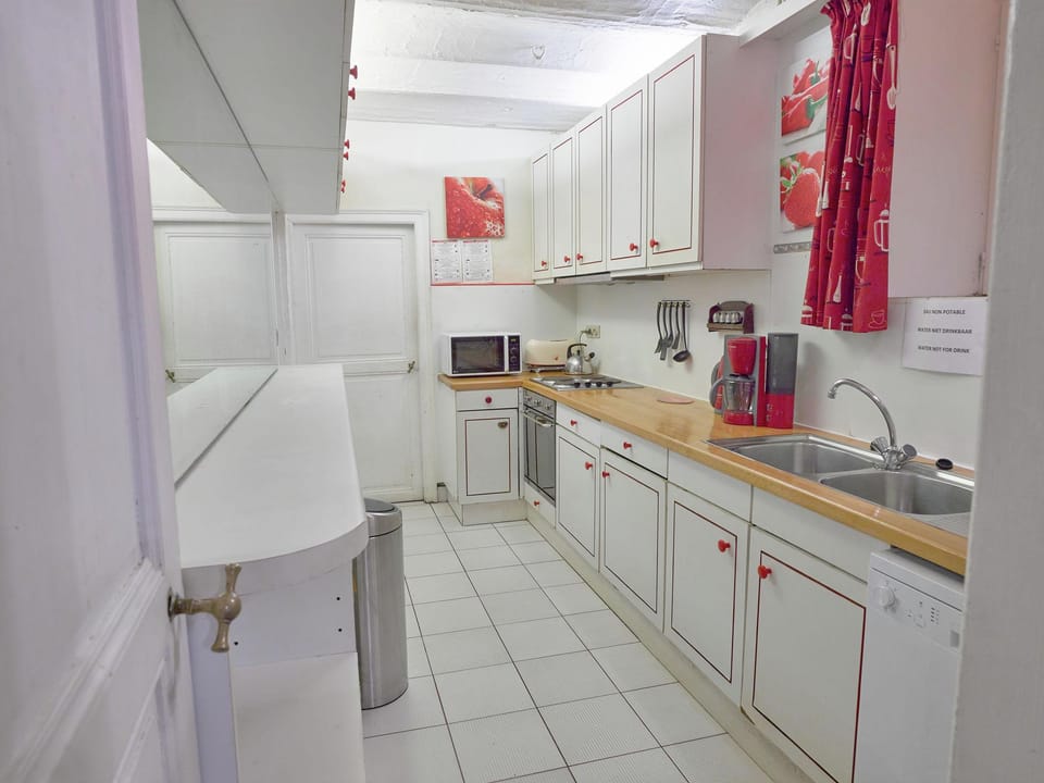 Spacious Family Home, Sosoye Vacation rental in Wallonia, Belgium