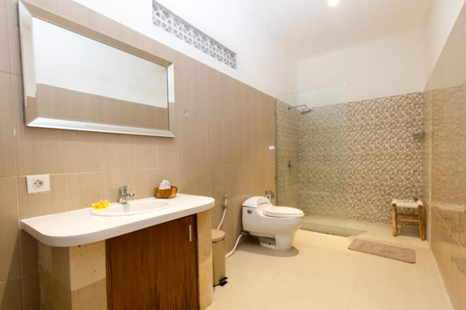 CASTELU | 3BR peacefully villa in jl bidadari Villa in North Kuta