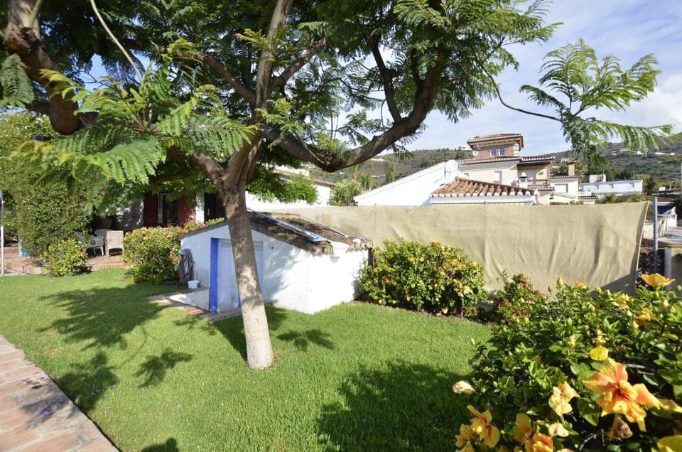 Maravillosa villa con piscina llena de flores Villa in Costa Tropical