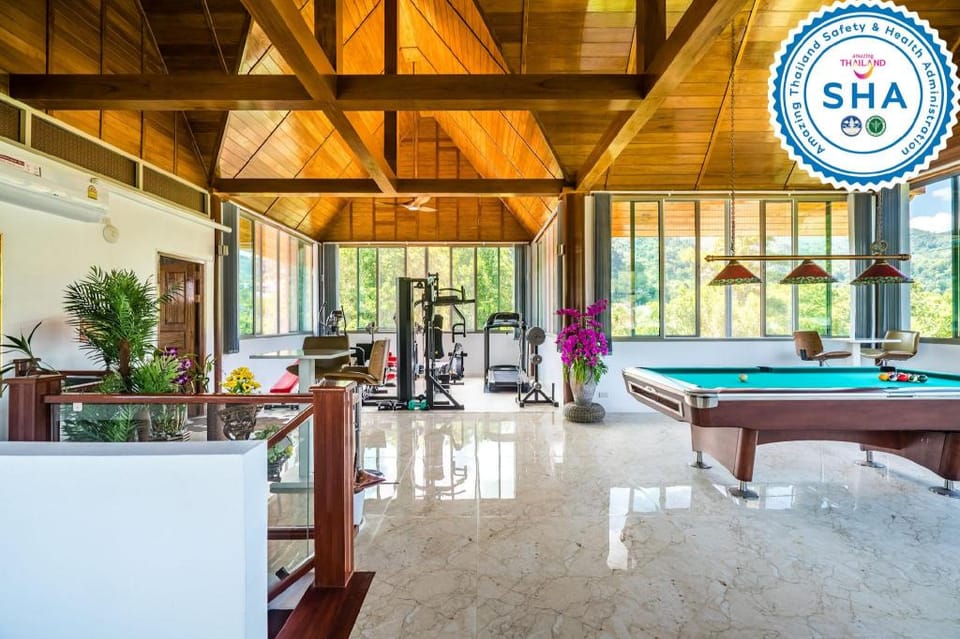 Fun-filled Holiday 4BR Villa Stan, Sauna & Gym Villa in Kamala