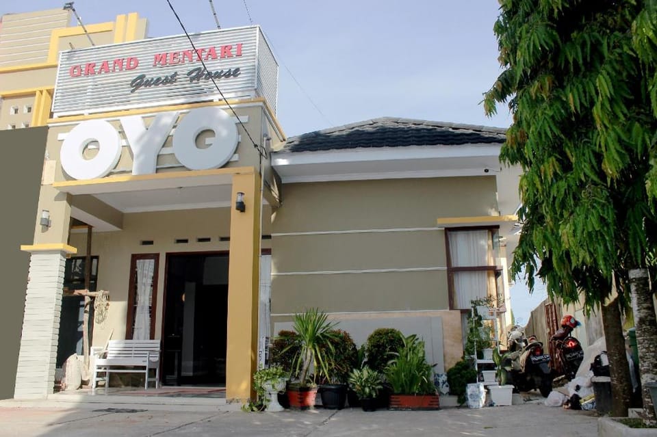 OYO 783 Grand Mentari Guest House Hotel in Indonesia