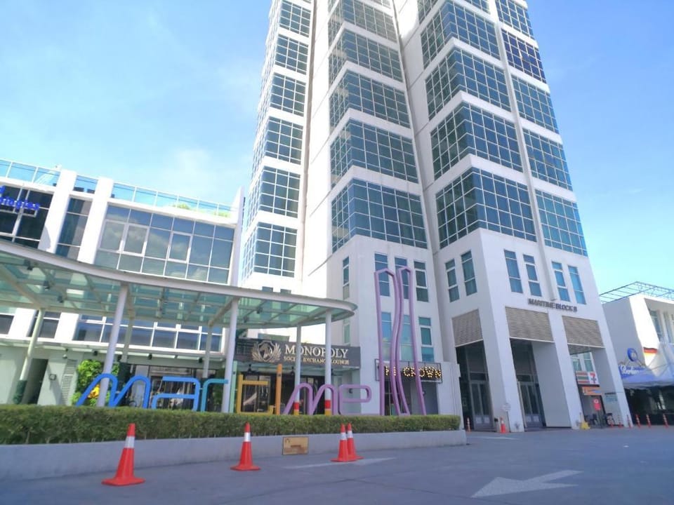 Maritime Suites by Comfy Apartment in George Town