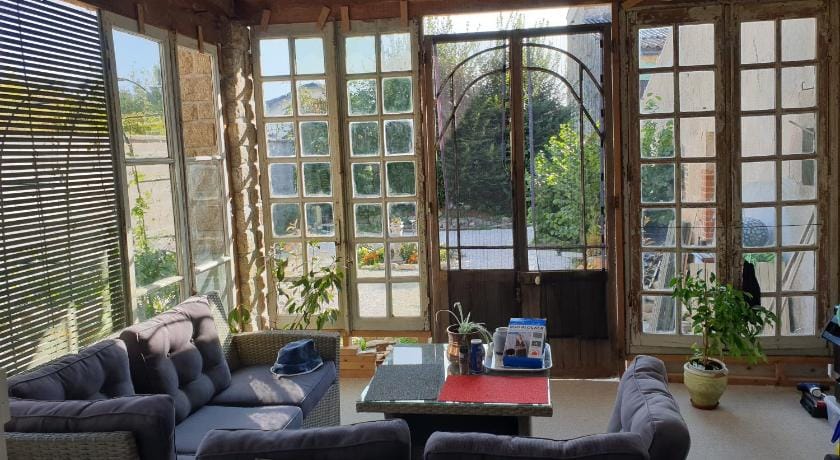 Le Chateau Apartment in Nouvelle-Aquitaine