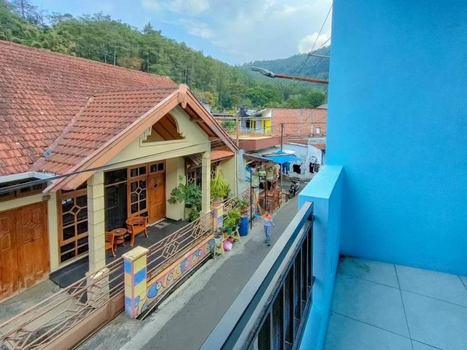 Blue Nineteen RedPartner Hotel in Batu