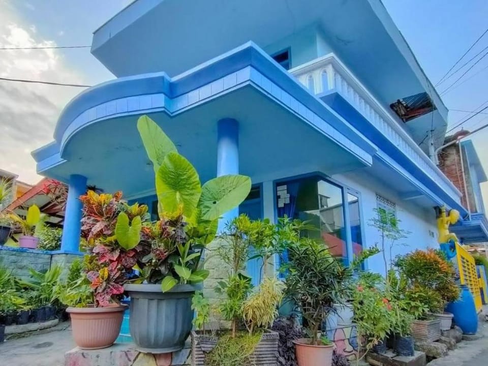 Blue Nineteen RedPartner Hotel in Batu