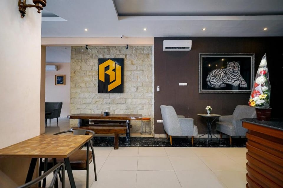 RedDoorz Premium @ Raja Hostel Syariah Lampung Hotel in Indonesia