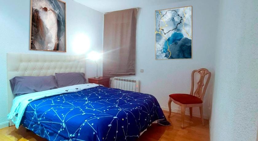 GRAN VIA VALVERDE Apartaments & ROOMS PARKING Bed and Breakfast in Centro