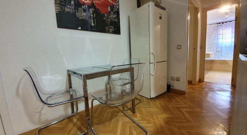 FUENCARRAL BARCELO Apartaments PARKING TPH Bed and Breakfast in Centro