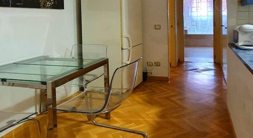 FUENCARRAL BARCELO Apartaments PARKING TPH Bed and Breakfast in Centro