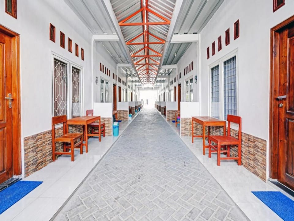 OYO Life 90678 Omah Kulo Guest House Hotel in East Java