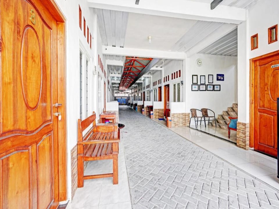 OYO Life 90678 Omah Kulo Guest House Hotel in East Java