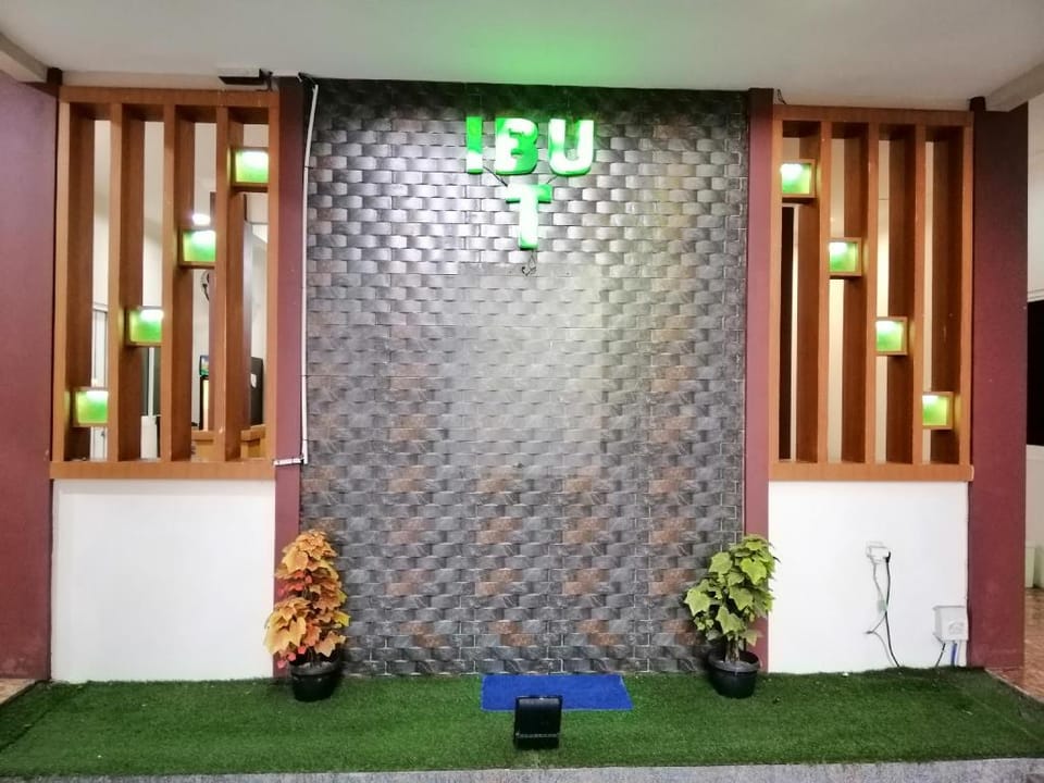 OYO 90703 Wisma Ibu T Hotel in Indonesia