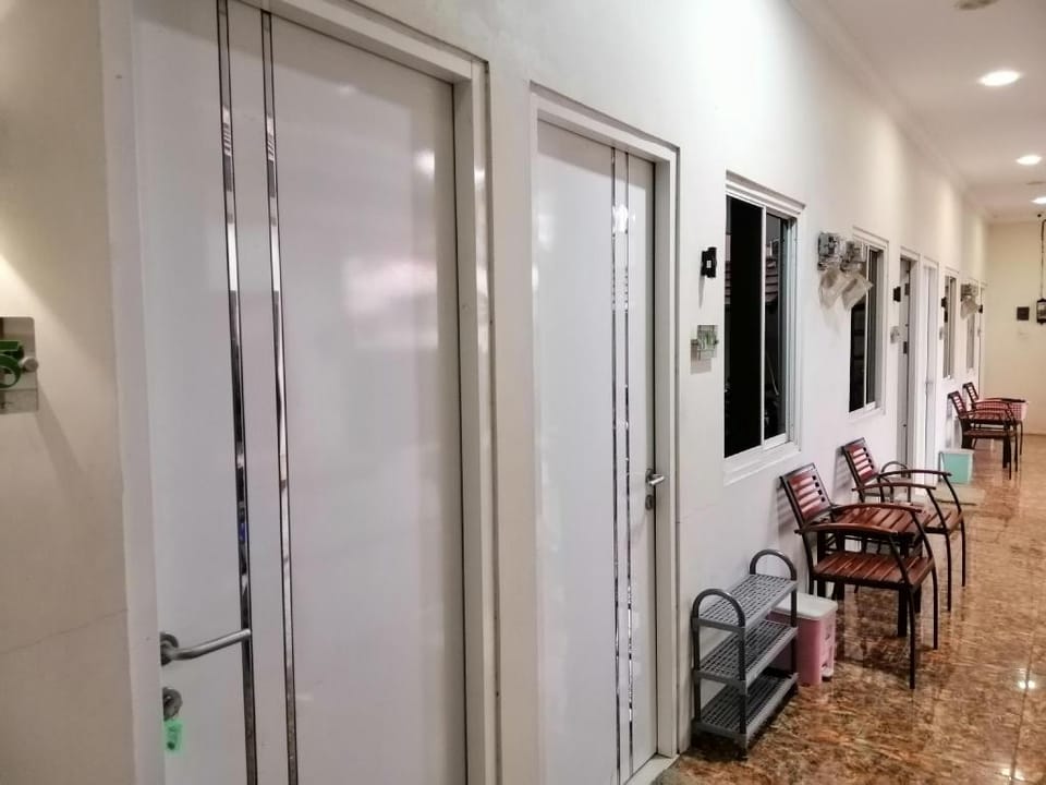 OYO 90703 Wisma Ibu T Hotel in Indonesia