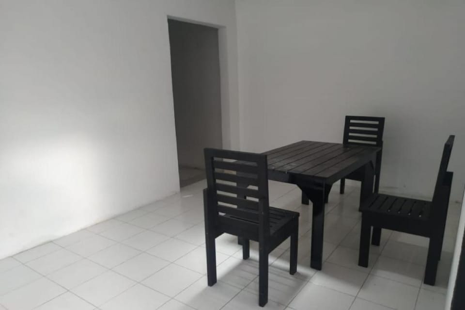 Hotel O Yellow White Guesthouse Palu Hotel in Indonesia