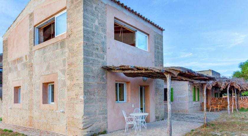 Retreat in Historic Sa Barrala Vacation rental in Migjorn