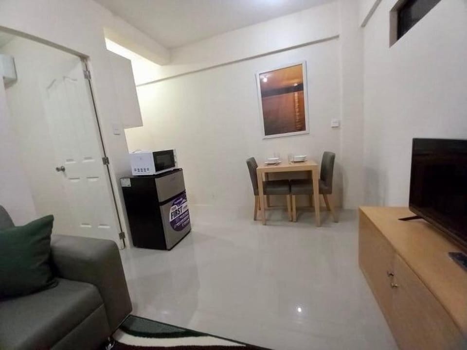 Modern 1-Bedroom condo in vibrant Malabanias Apartment in Angeles