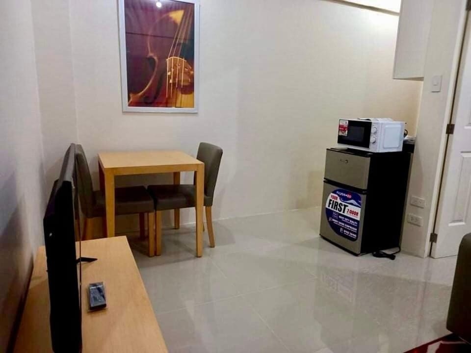 Cosy 1-bedroom condo in vibrant Malabanias Apartment in Angeles