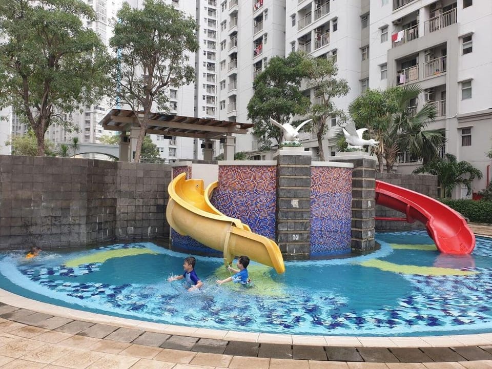 WIFI-Mediterania Garden Residence 2. Central Park Apartment in Jakarta