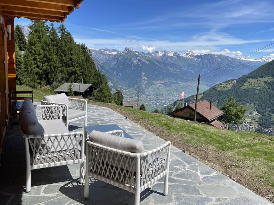 Chalet Belle Roche | Recently renovated | Jacuzzi Chalet in Riddes