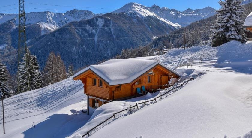 Chalet Belle Roche | Recently renovated | Jacuzzi Chalet in Riddes