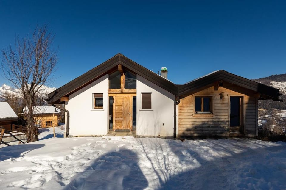 Chalet Lupin Chalet in Riddes