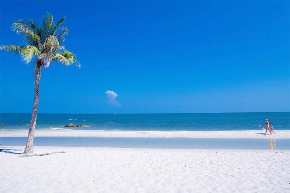 Center Huahin / 2 Bedrooms / 2mins to beach Apartment in Hua Hin District