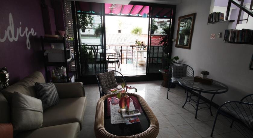Hua Hin Paradise Guesthouse Bed and Breakfast in Hua Hin District