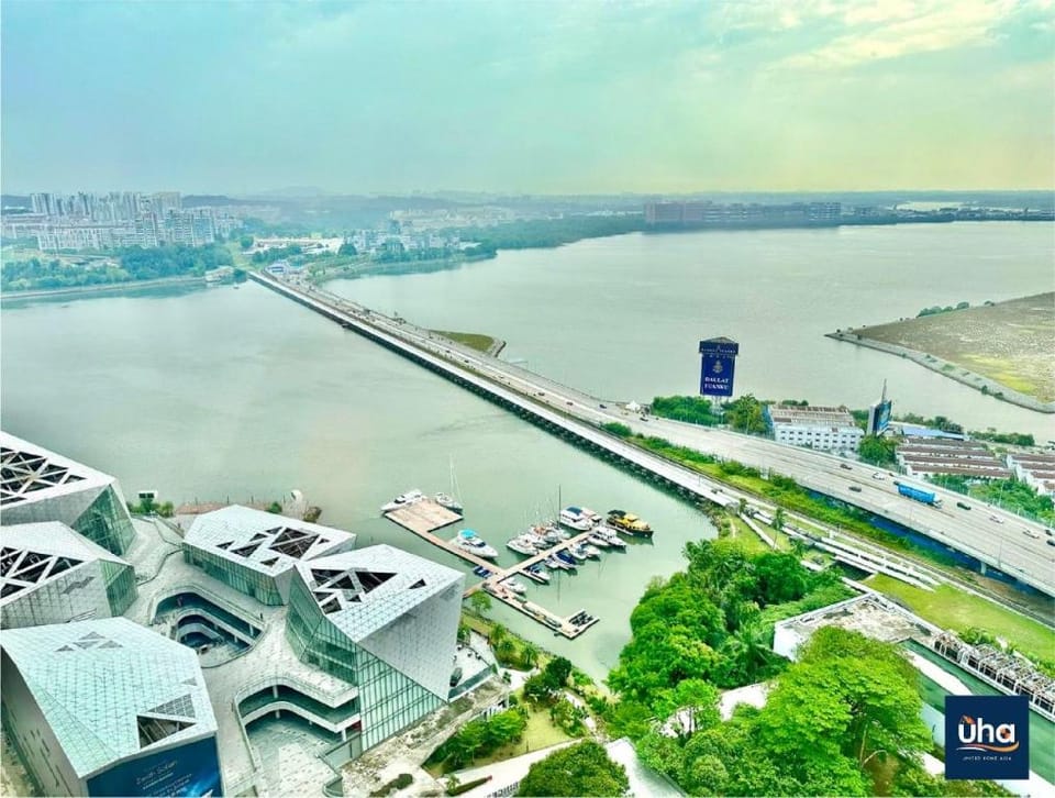 Pica Suite . R&F @ 2BR 4Pax Seaview near CIQ Vacation rental in Johor Bahru