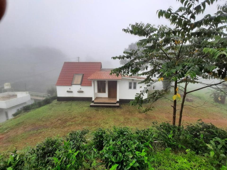 Farmstay in ചില്ലുകൂടാരം at Les Domki et al. Vacation rental in Kerala