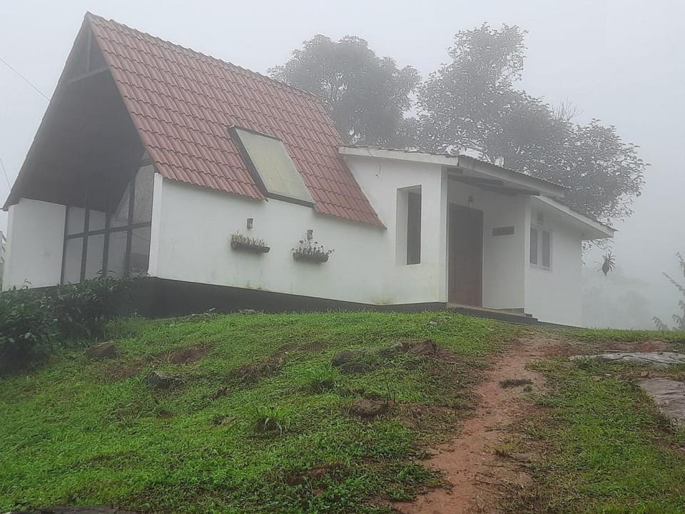 Farmstay in ചില്ലുകൂടാരം at Les Domki et al. Vacation rental in Kerala
