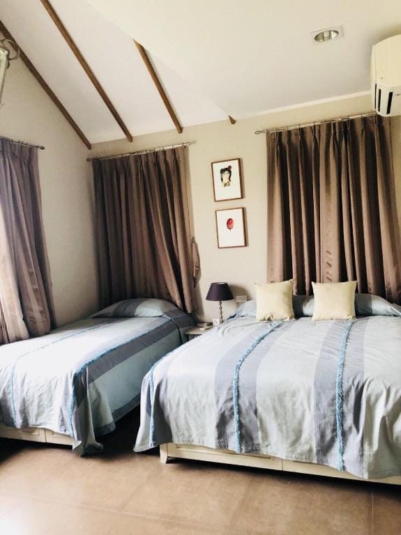 Barnhouse Khao Yai, 5 bedrooms private residence Villa in Laos