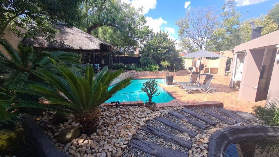 Halfway Gardens Home Apartment in Sandton