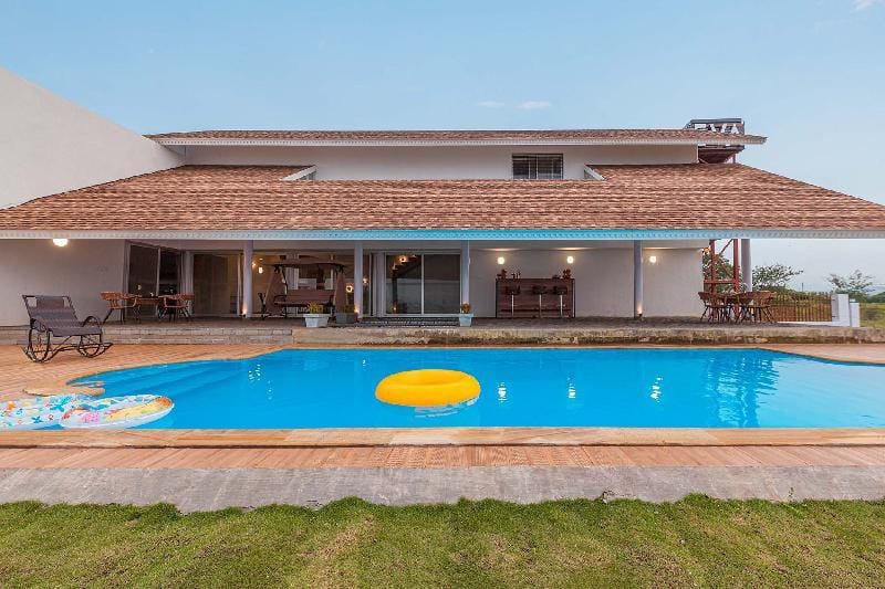 StayVista's Eva Villa - Lakeside Luxury Villa in Maharashtra