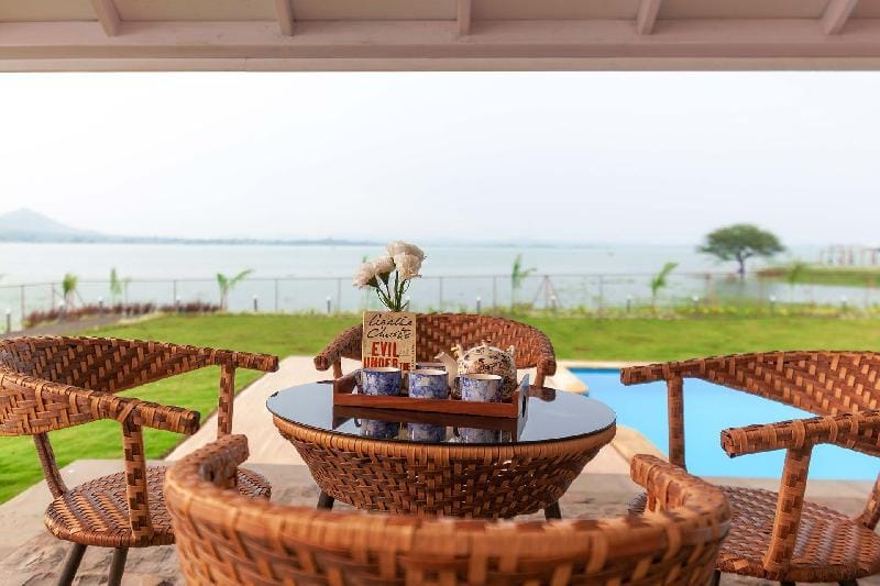 StayVista's Eva Villa - Lakeside Luxury Villa in Maharashtra